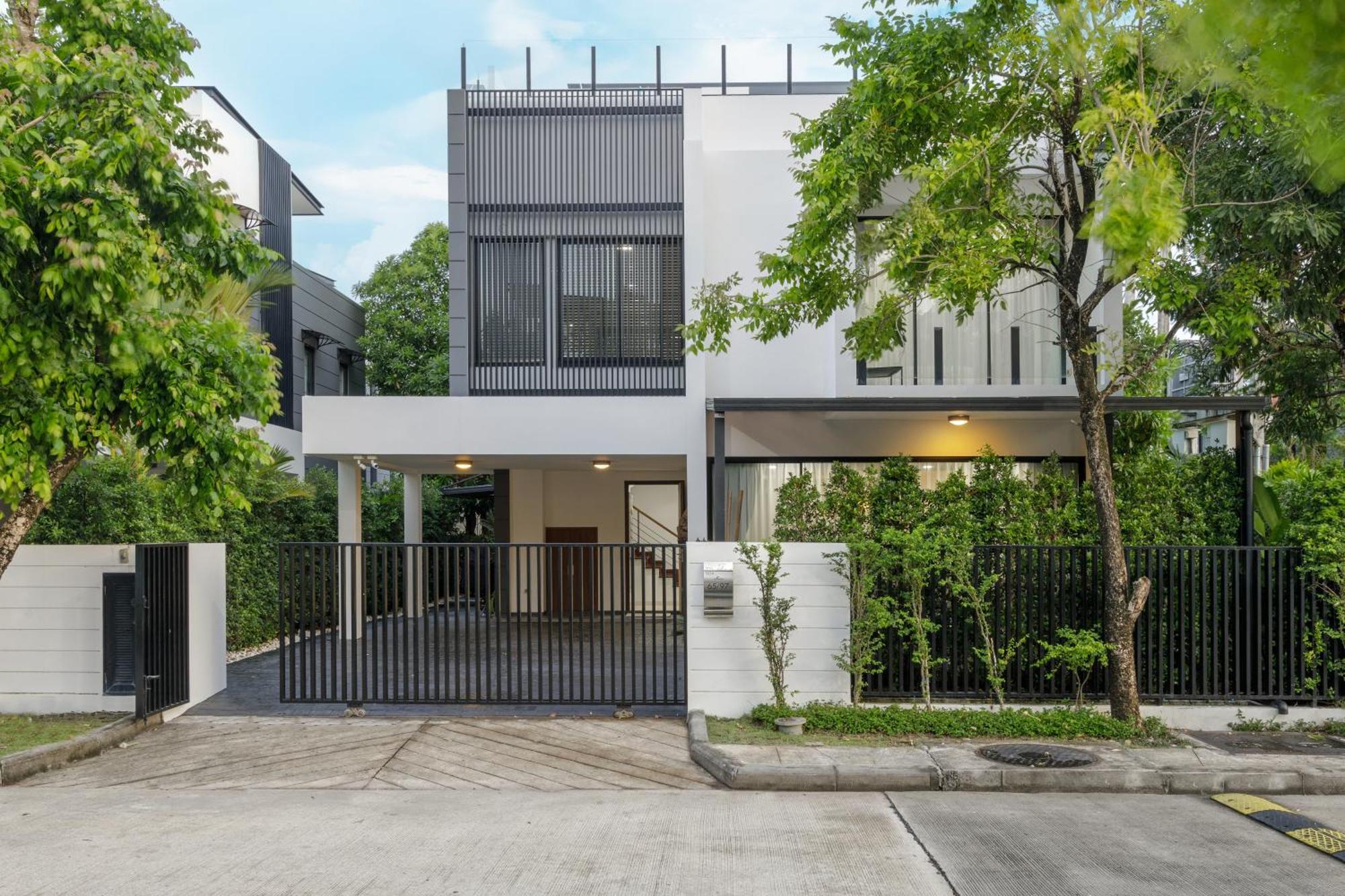 Modern With Pool Close To The - Lp #97 Phuket